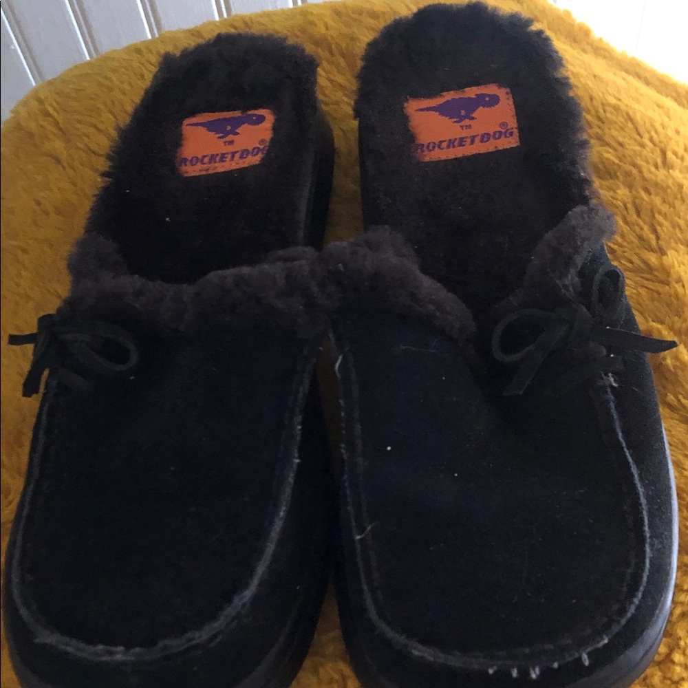 Rocket Dog. Black Shearling-Lined Moccasin Slippers